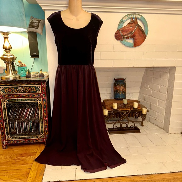 VINTAGE 80's/90's  ELIZABETH WAYMAN PURPLE SILK VELVET DRESS W/ SASH - Picture 2 of 10